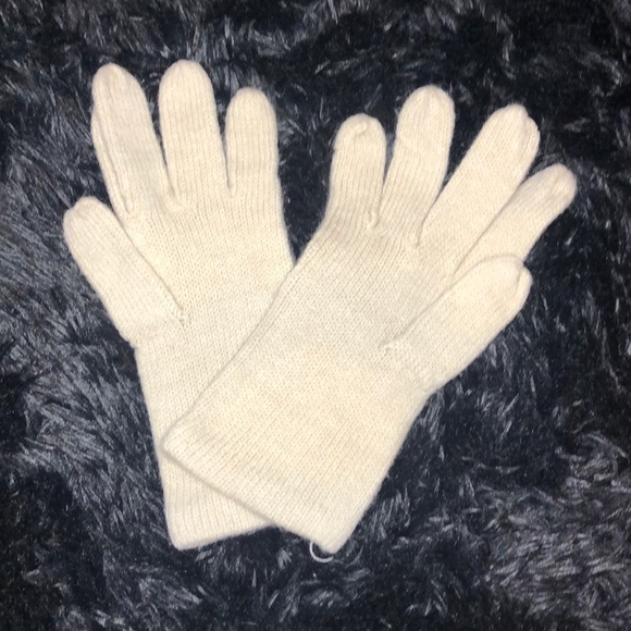 Gloves & Scarf Set - Picture 2 of 3